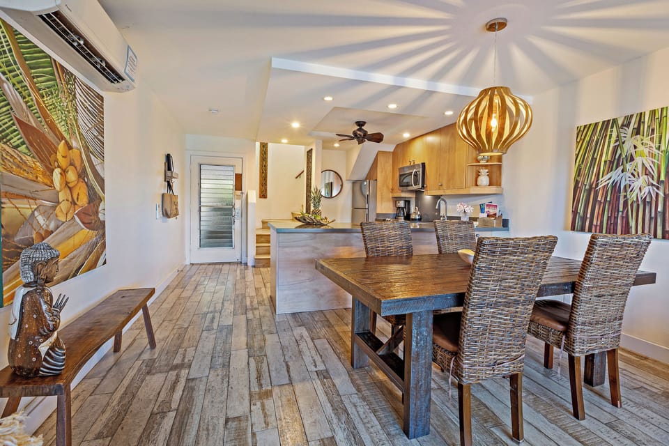 Dining area and kitchen - Gather around the dining table and enjoy the convenience of a fully equipped kitchen.