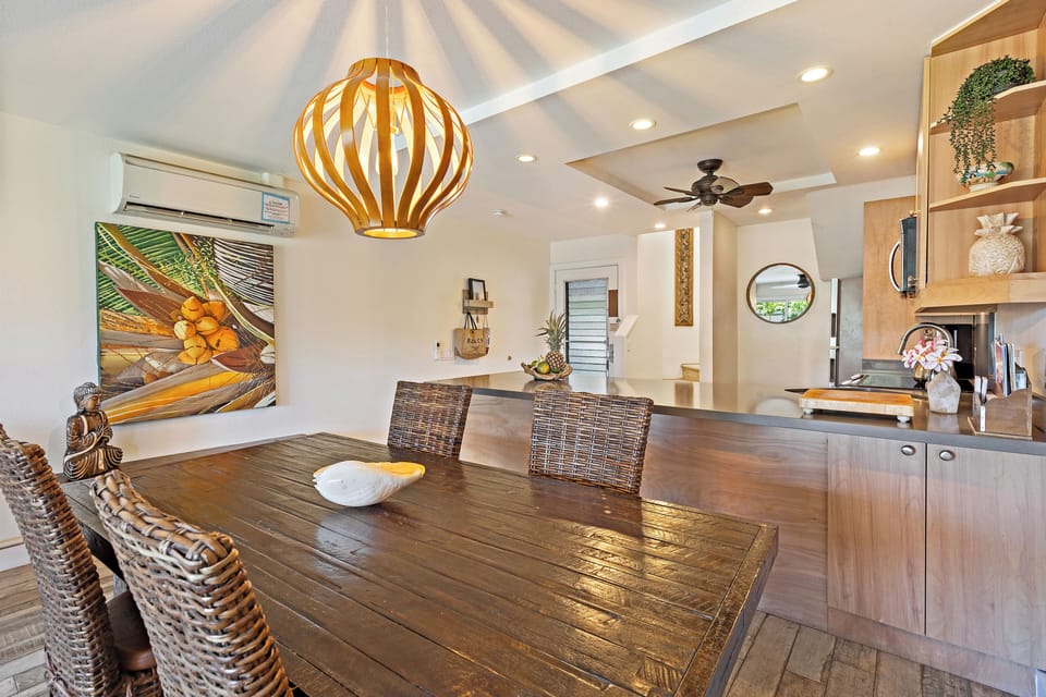 Dining, entry and kitchen - Dining area that comfortably seats up to six guests, featuring a split AC, fully equipped kitchen, and convenient entryway.