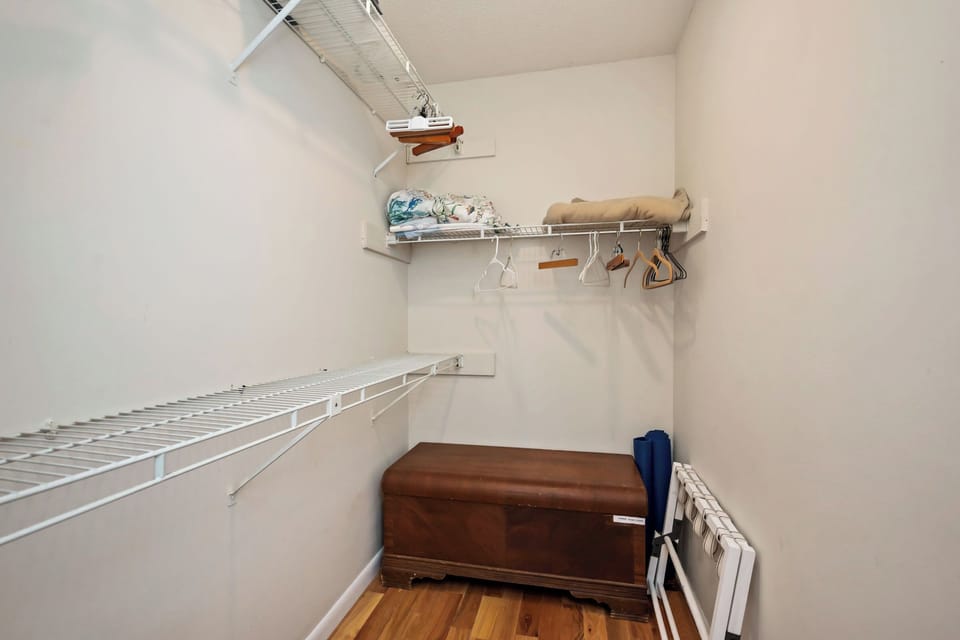 Master Walk-in Closet - Northwest