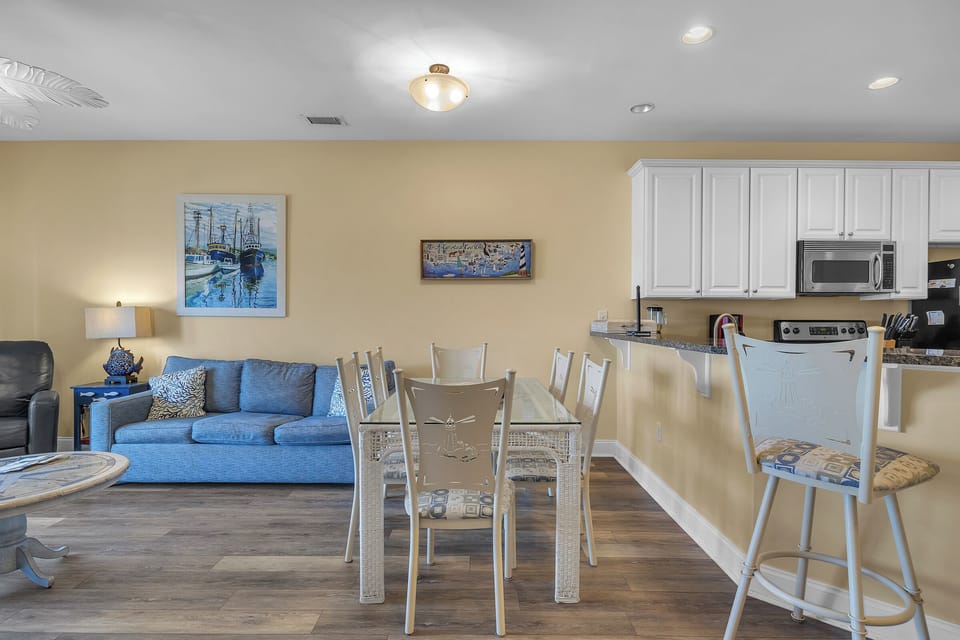 Dining Area - North