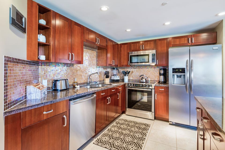 Full Kitchen with all Bosch stainless steel appliances