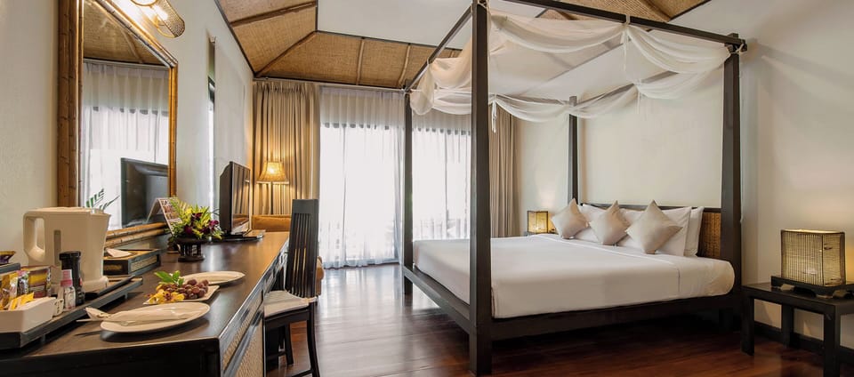 Deluxe Room | Minibar, in-room safe, desk, free WiFi
