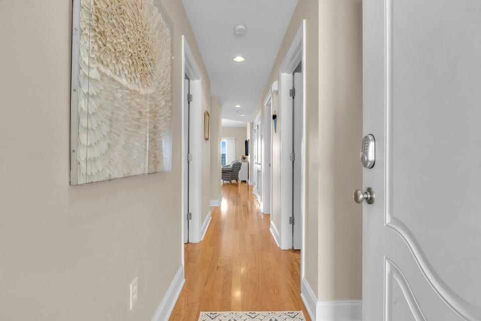 Hallway / Entrance