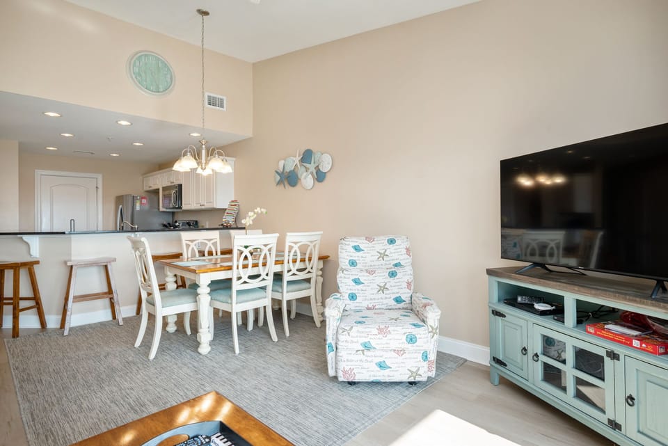 Dining / Living Room - Southwest