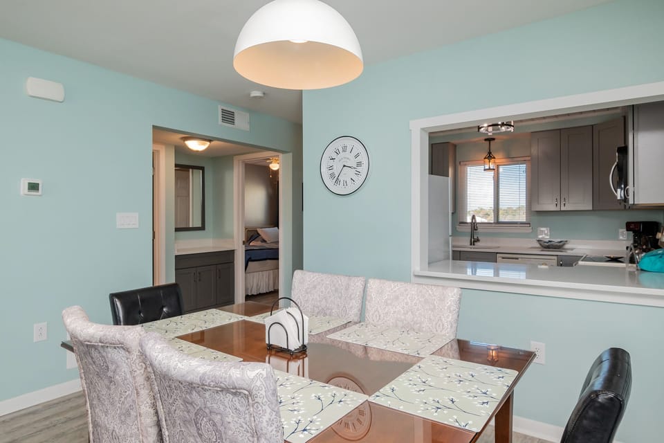 Dining / Kitchen Bar - East