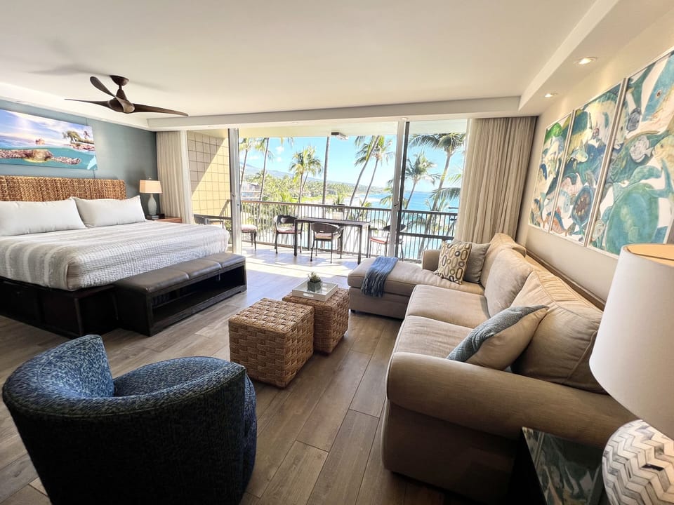 Beautiful decor, beachfront location. Best rated condo at the Mana Kai.