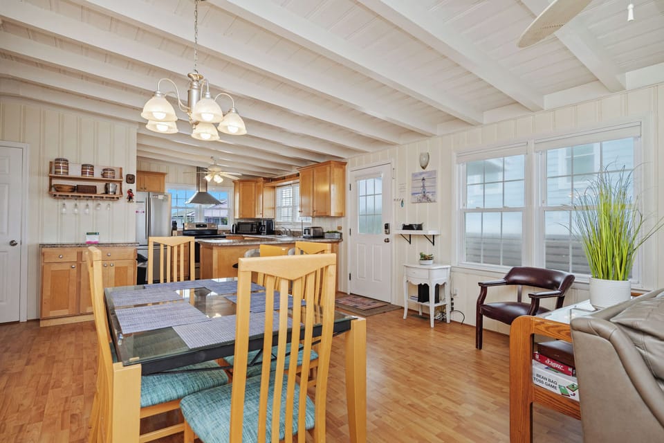 Dining Area - Southeast