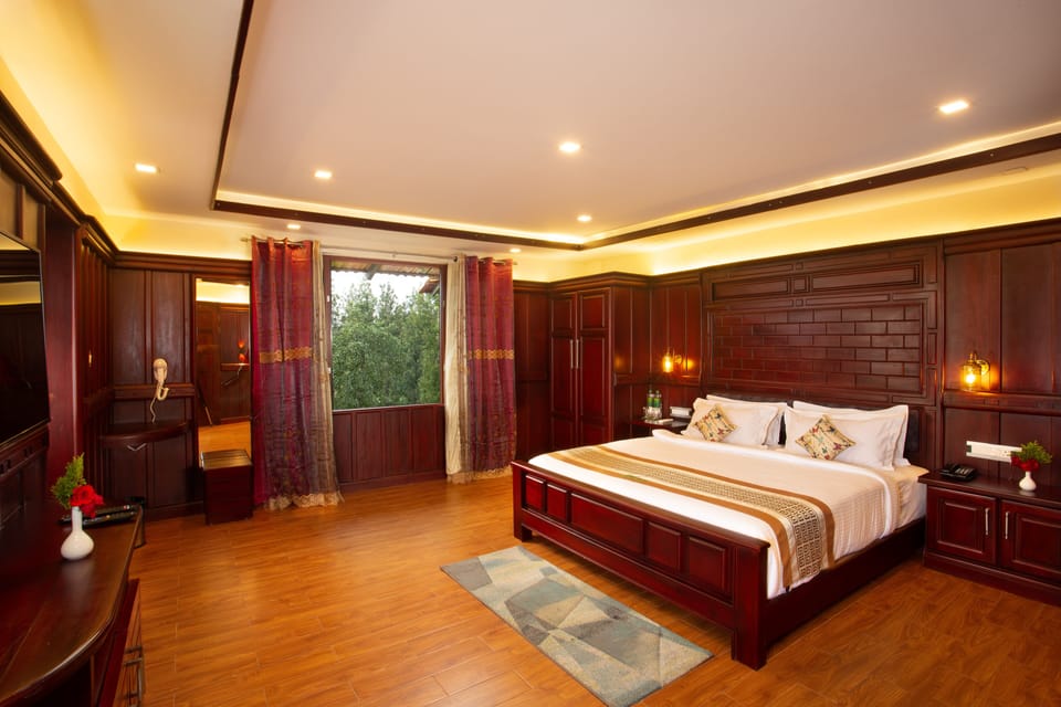 Luxury Suite, 1 Bedroom, Valley View | Pillowtop beds, minibar, in-room safe, laptop workspace