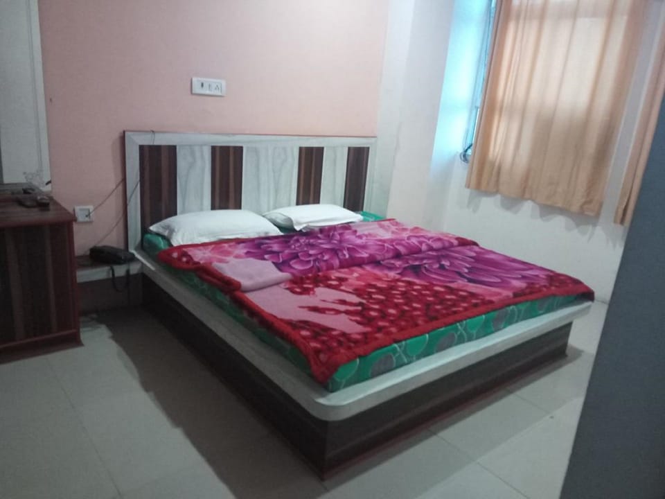 Double Room, 1 Double Bed, Non Smoking | Free wired internet