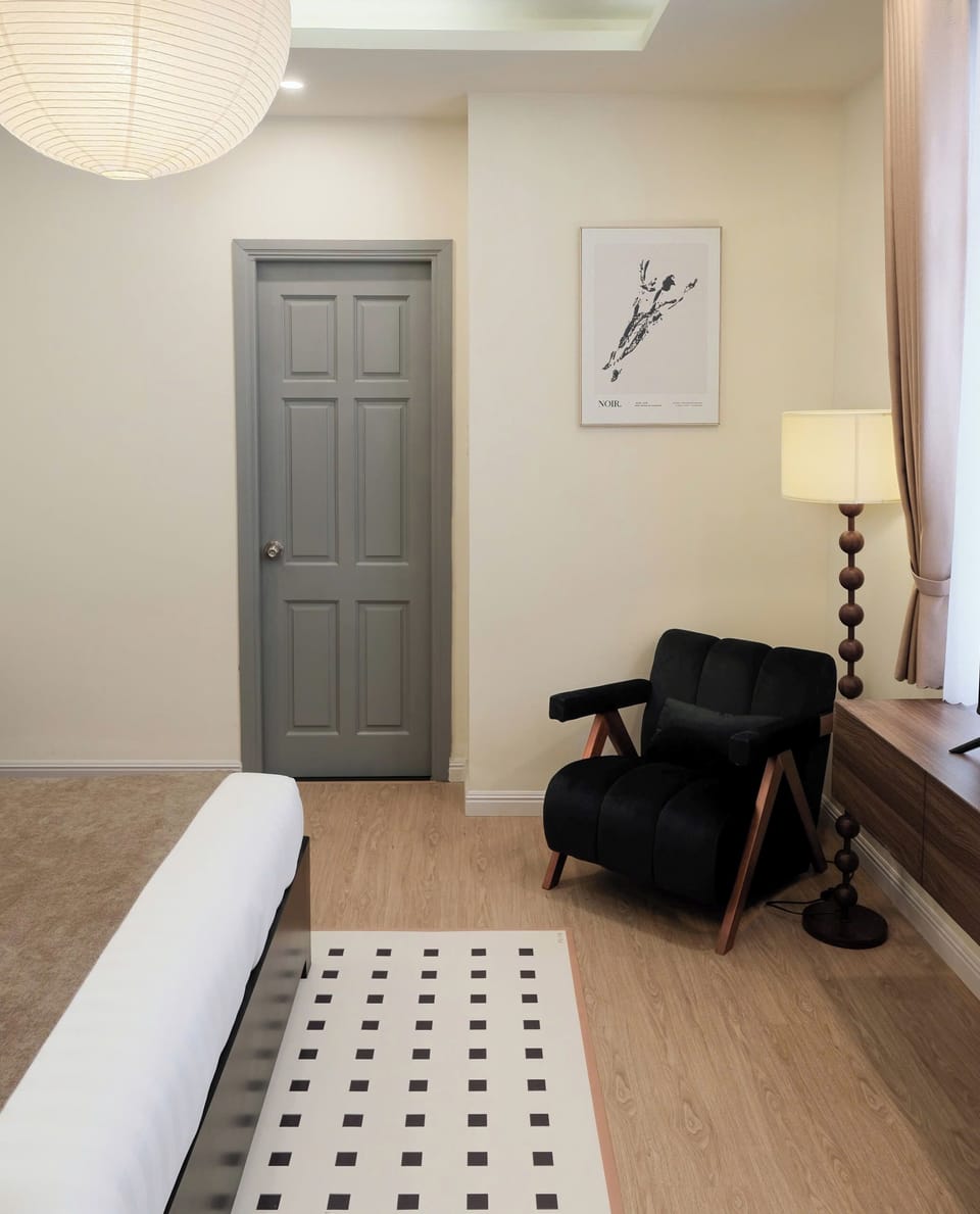 Deluxe Studio | Minibar, in-room safe, desk, free WiFi
