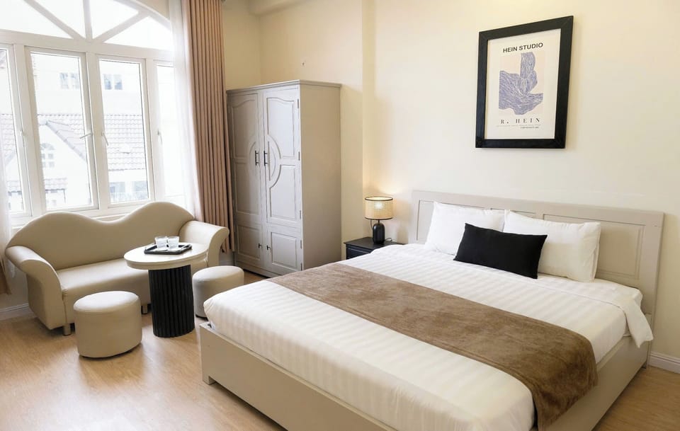 Deluxe Double Room Single Use | Minibar, in-room safe, desk, free WiFi