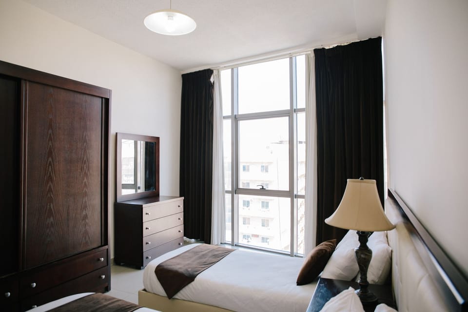 Design Suite, 2 Bedrooms | Living room