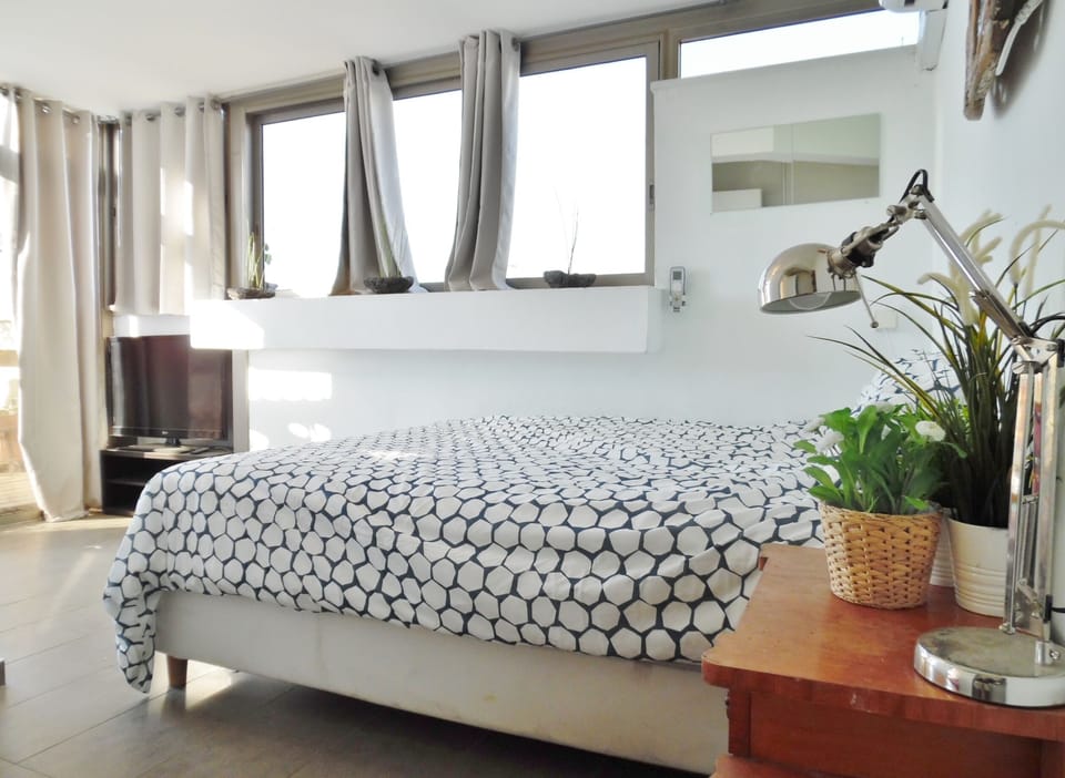 Super Central Stunning Roof 2BR Apt Apartment in Tel Aviv-Yafo