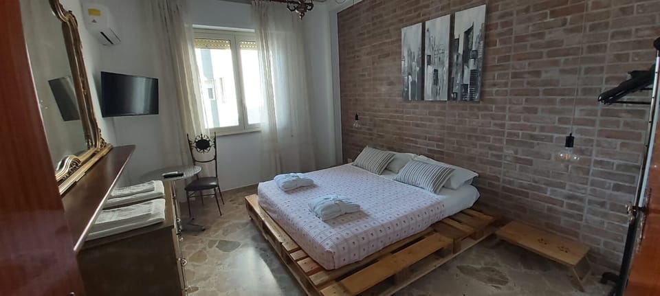 City Double Room, 1 Queen Bed, Smoking, Private Bathroom | Free WiFi, bed sheets, wheelchair access