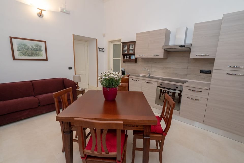 Senior Suite, Terrace (BORDEAUX) | Living area | Toys