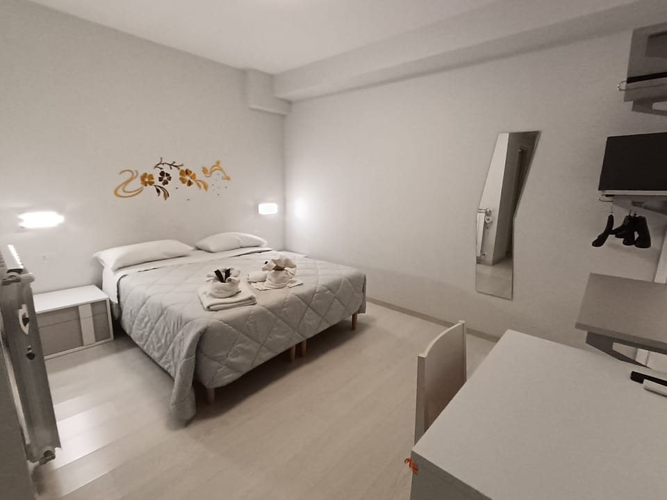 Comfort Room, Refrigerator | Egyptian cotton sheets, premium bedding, down comforters, desk