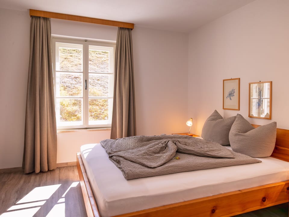 Standard Double Room | In-room safe, desk, blackout drapes, bed sheets