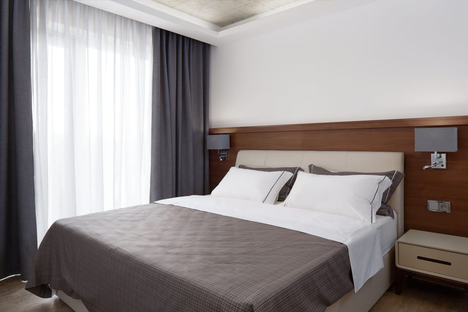 In-room safe, desk, blackout drapes, soundproofing