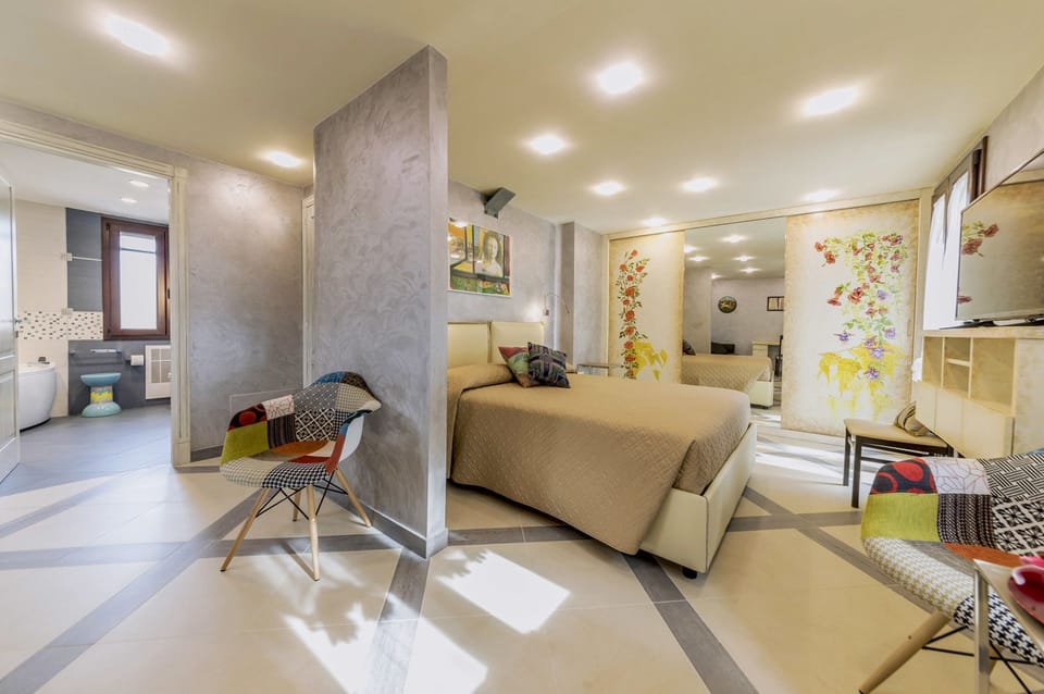 Deluxe Double Room, Hot Tub | Minibar, in-room safe, free cribs/infant beds, free WiFi