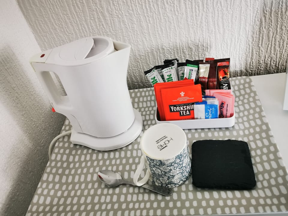 Comfort Twin Room, Ensuite, Sea View (Twin/Double) | Food and drink