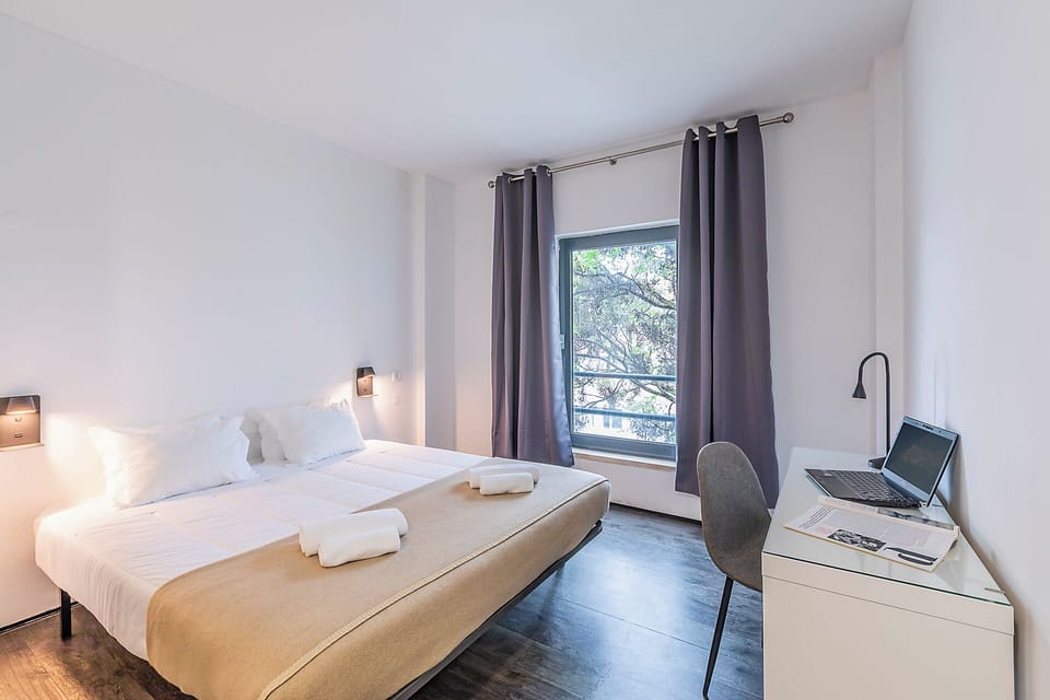 Double Room, Private Bathroom | Blackout drapes, bed sheets, wheelchair access