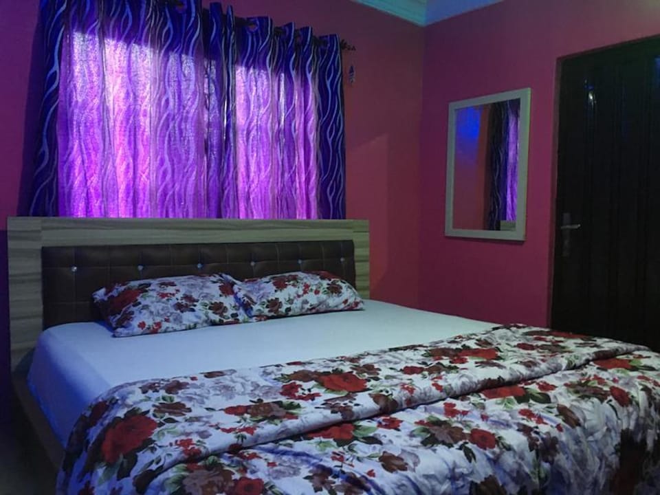 Egyptian cotton sheets, premium bedding, memory foam beds, desk