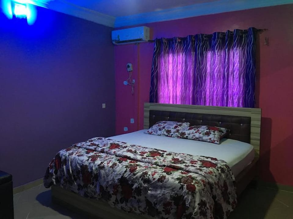 Superior Room | Egyptian cotton sheets, premium bedding, memory foam beds, desk