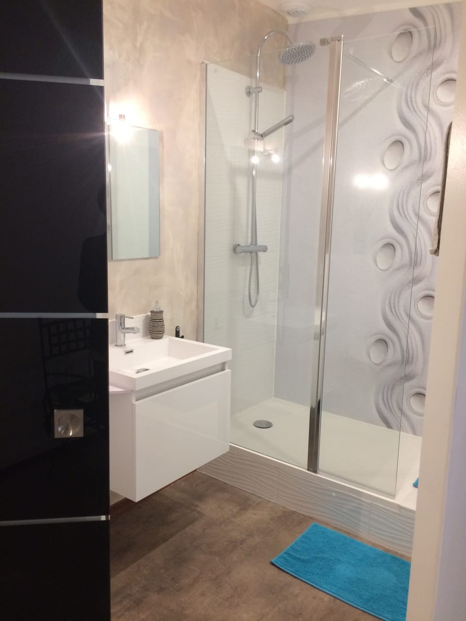 Double Room | Bathroom shower