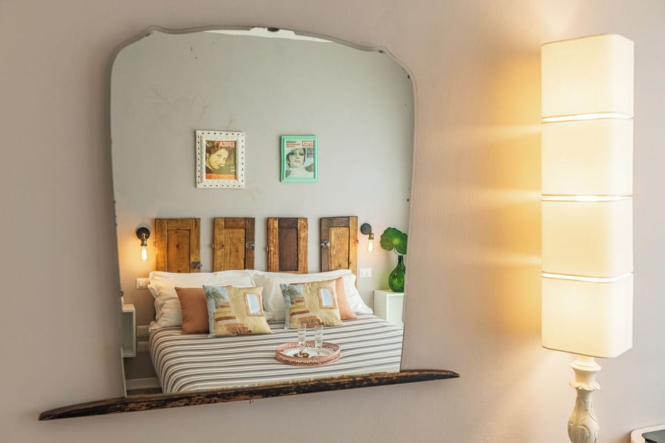 Deluxe Room, Garden View (c) | 1 bedroom, premium bedding, down comforters, minibar