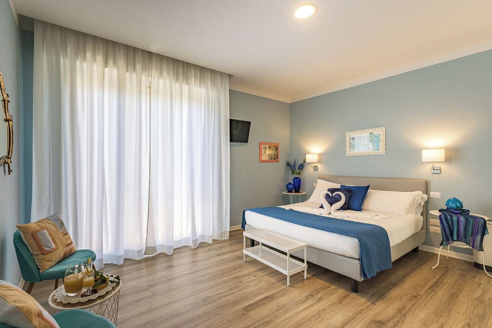 Deluxe Room, Balcony | 1 bedroom, premium bedding, down comforters, minibar