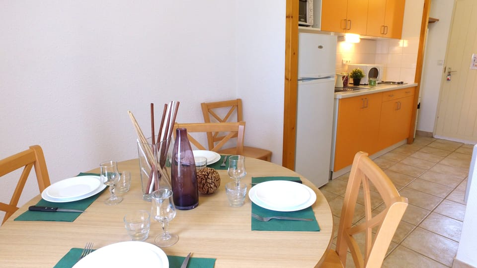 Fridge, microwave, electric kettle, cookware/dishes/utensils