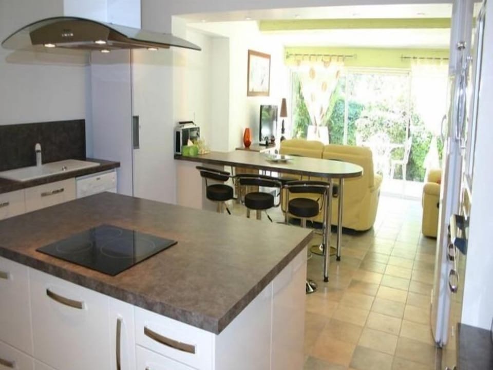 Cottage, Private Bathroom (Gîte Amandier) | Private kitchen | Electric kettle
