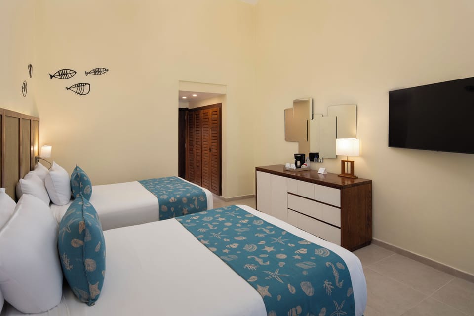 Free minibar, in-room safe, desk, blackout drapes