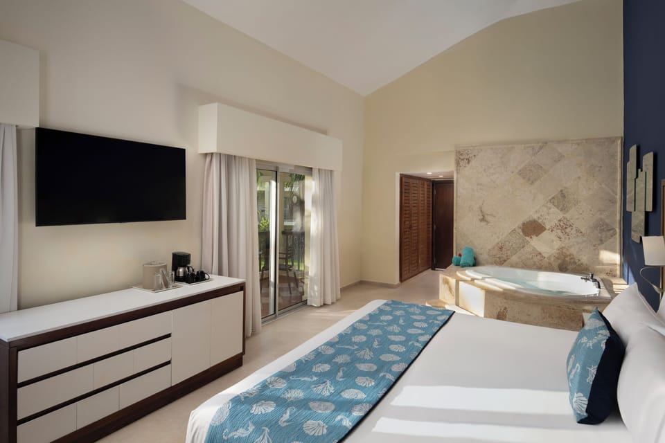 Free minibar, in-room safe, blackout drapes, soundproofing