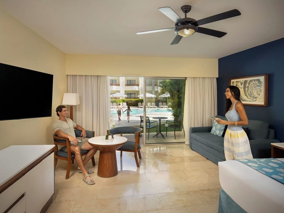 Junior Suite Premium Pool View | Free minibar, in-room safe, blackout drapes, soundproofing