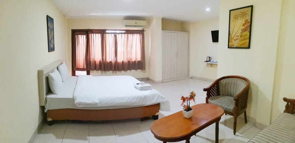 Deluxe Room | In-room safe, desk, free WiFi, bed sheets