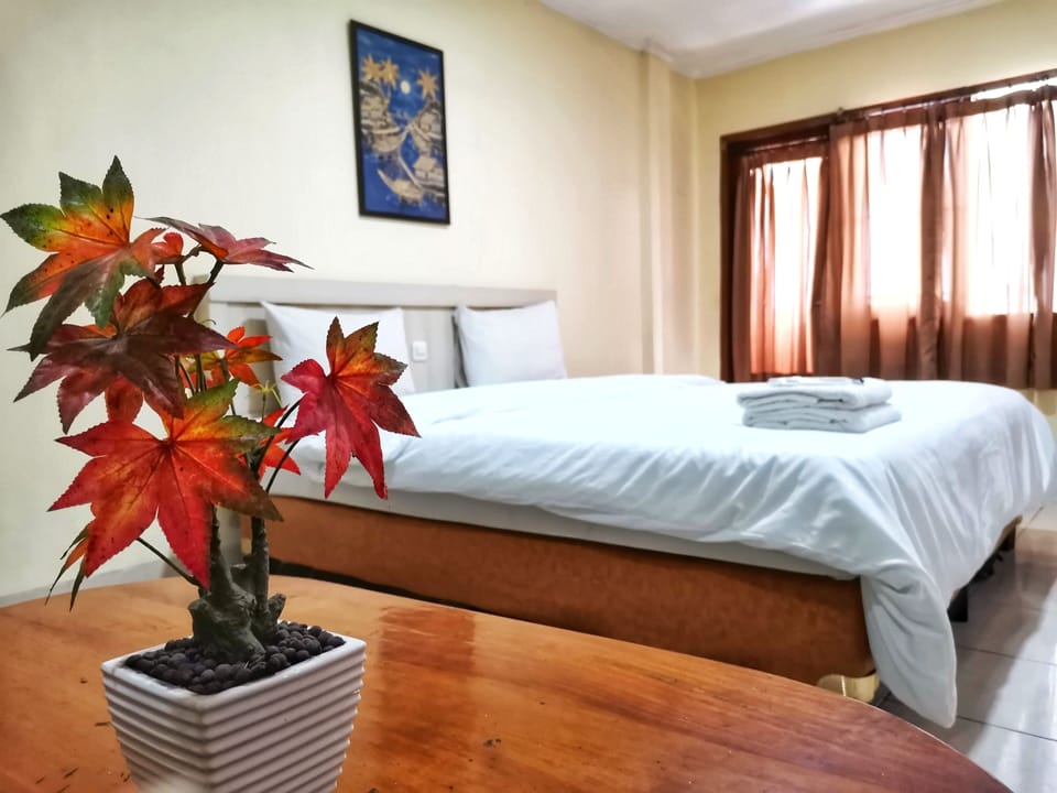 Deluxe Room | In-room safe, desk, free WiFi, bed sheets
