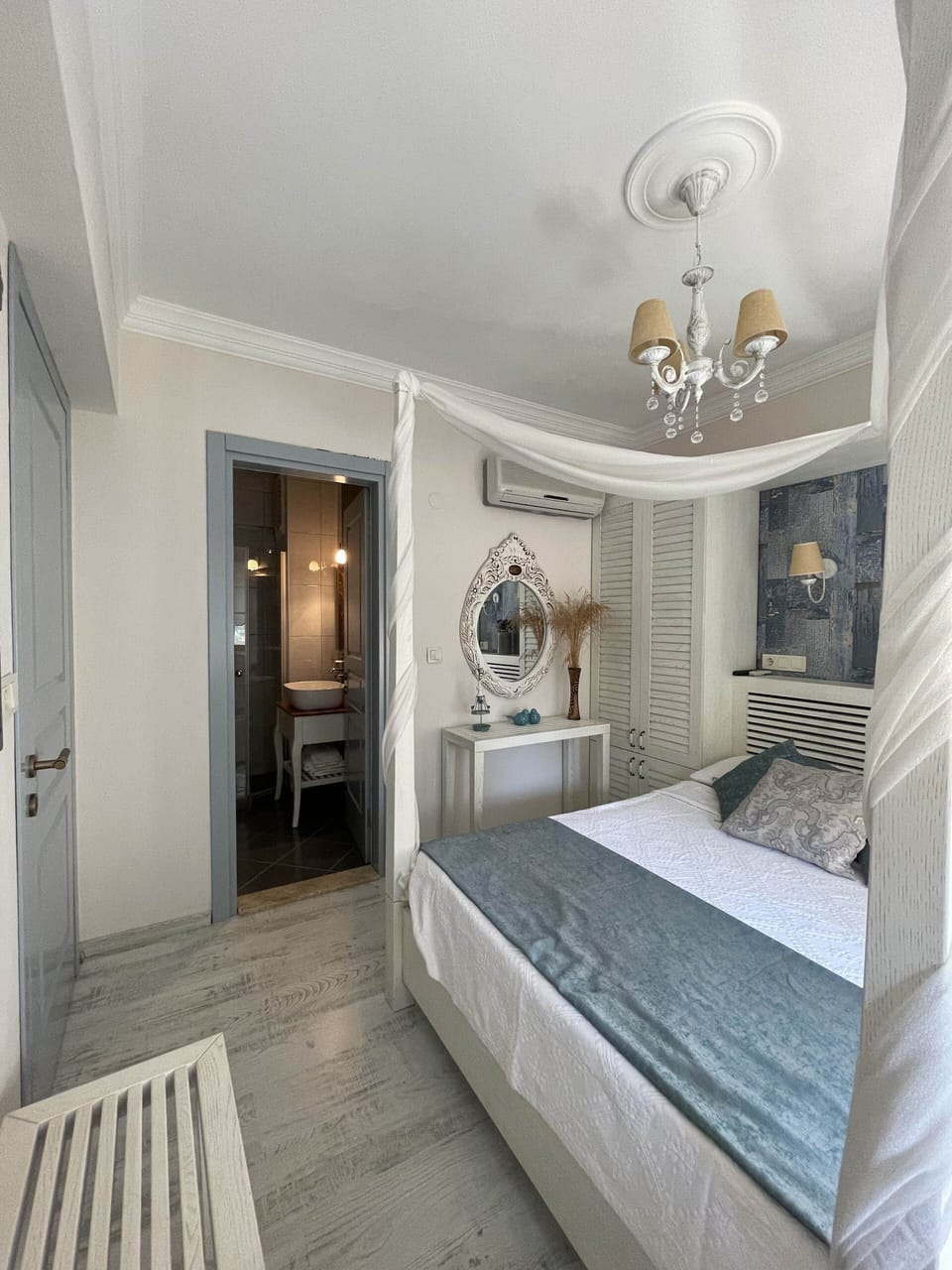 Deluxe Double Room | Minibar, desk, free WiFi, bed sheets