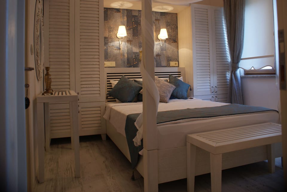 Deluxe Double Room | Minibar, desk, free WiFi, bed sheets