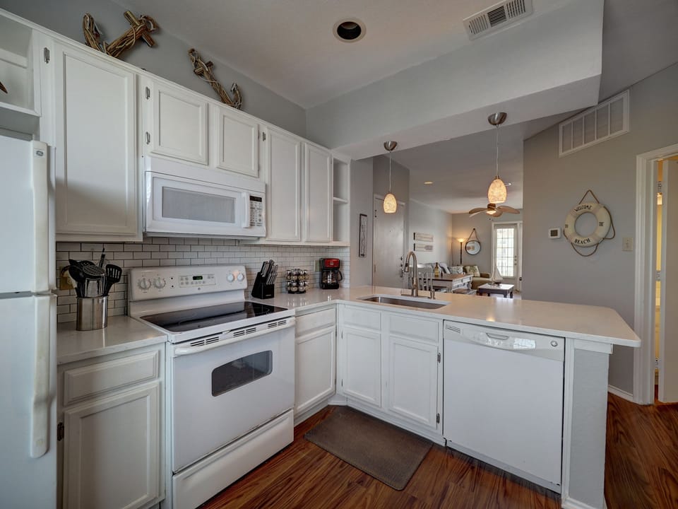 Plenty of counter space to serve your post beach feast.
