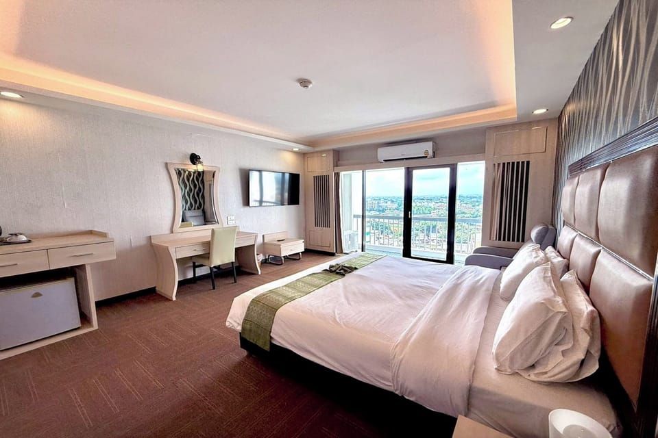 Luxury Double Room | Desk, iron/ironing board, free WiFi, bed sheets