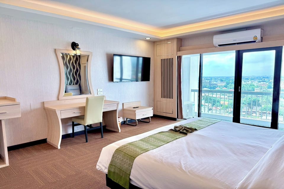 Luxury Double Room | Desk, iron/ironing board, free WiFi, bed sheets