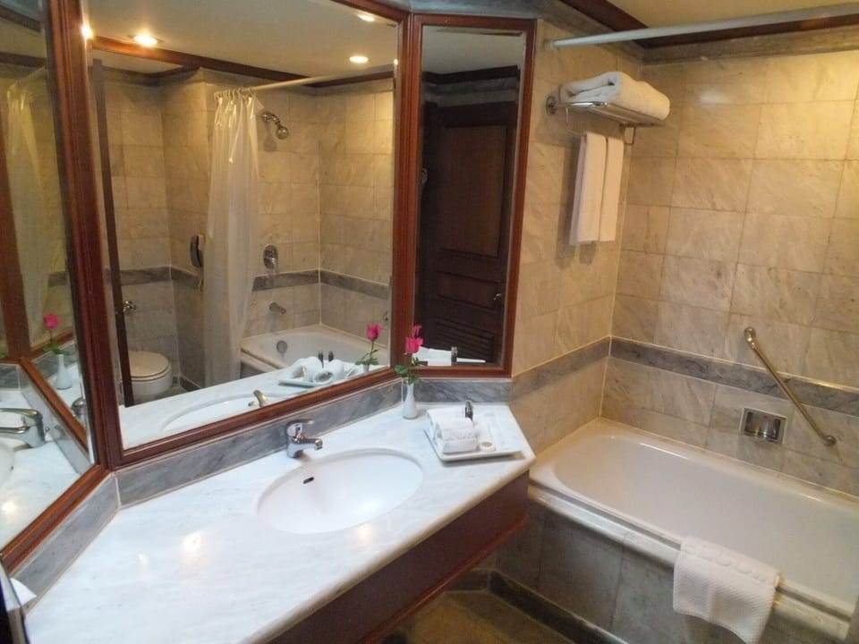 Minibar, in-room safe, desk, free WiFi