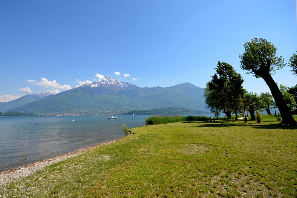 Typical rustico with garden and wonderful view of Lake Como and pool House in Lombardy