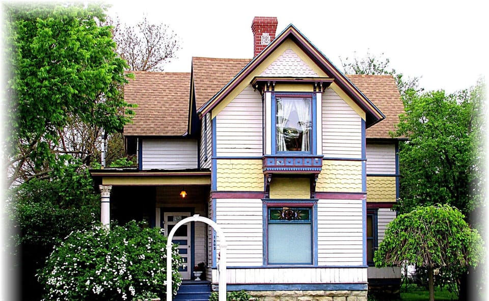 The Historic A.C. Carter House Walking Distance to River Fun!