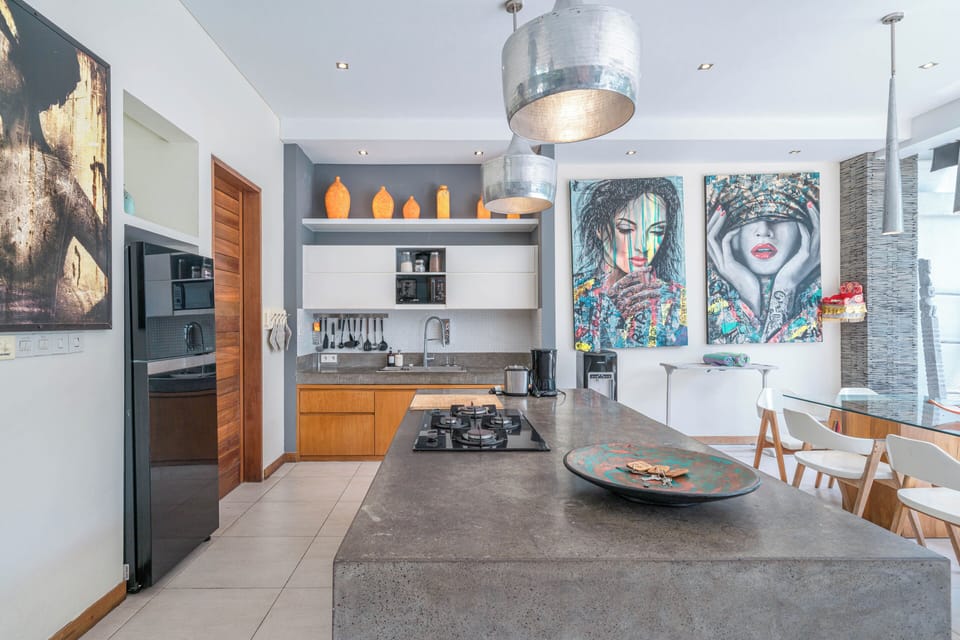 Fridge, dishwasher, coffee/tea maker, electric kettle