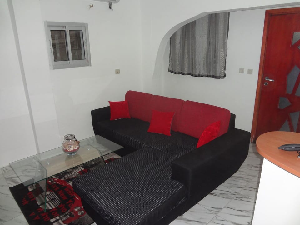 Comfort Duplex, 1 Queen Bed, Non Smoking | Living area | 40-inch plasma TV with satellite channels, TV