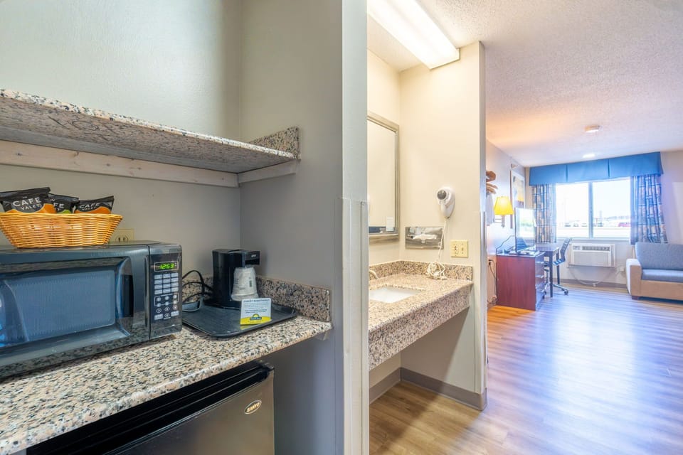 Studio Suite, 1 King Bed, Non Smoking | Desk, iron/ironing board, free cribs/infant beds, free WiFi