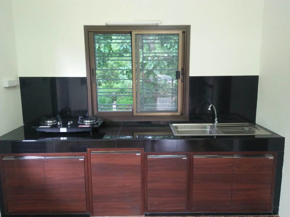 Family Bungalow (Baan Ton Son) | Private kitchen | Fridge