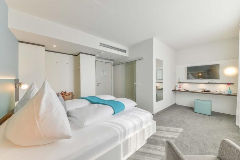 Desk, blackout drapes, free WiFi, bed sheets